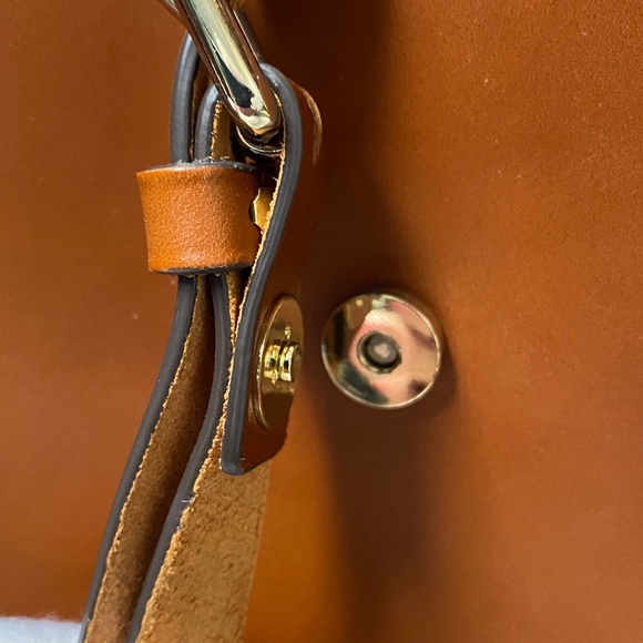 Dooney & Bourke Alto ShoulderBag 13” x 11” x 5.5” & Dust-bag pre-owned - Picture 13 of 13